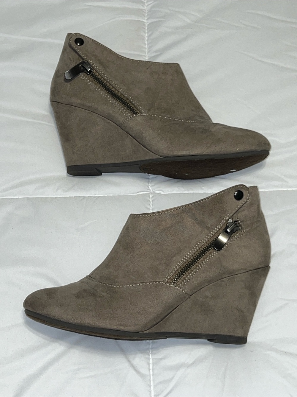CL by Laundry Taupe Wedge Ankle Booties Size 7.5